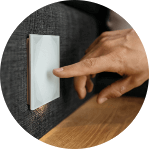 Hanna-smart-home-loxone-panic-tlacitko Je možnosť nastavenia tlačítka ktoré vyvolá automaticky poplach